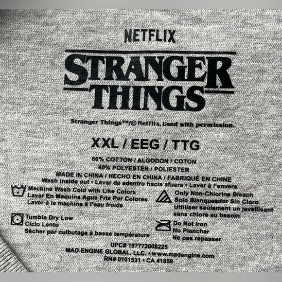 NWT STRANGER THINGS Gray Graphic Tee Shirt HOLIDAY SQUAD Size XXL Christmas - Picture 6 of 7